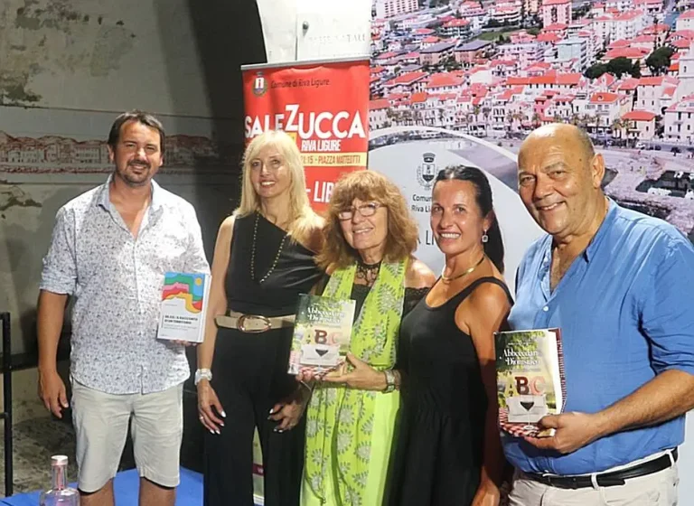 SCATTO DI GRUPPO CON I PROTAGONISTI DELLA SERATA